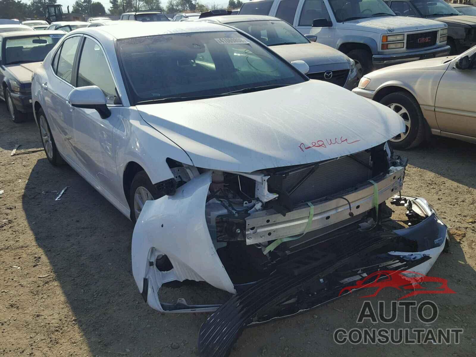 TOYOTA CAMRY 2018 - 4T1B11HK7JU087662