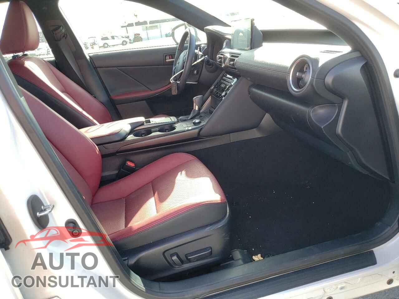 LEXUS IS 2021 - JTHAA1D25M5113761