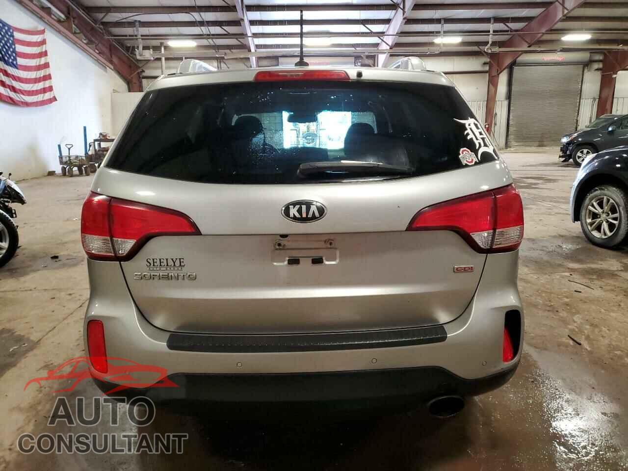 KIA SORENTO 2015 - 5XYKT4A68FG607356