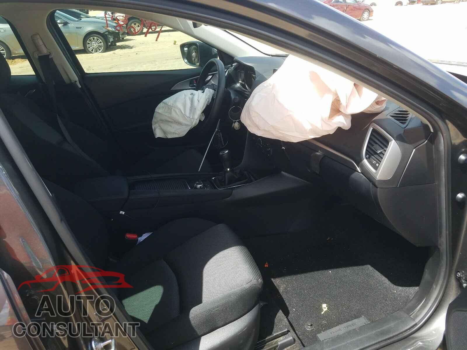 MAZDA 3 2018 - 3MZBN1K76JM265561