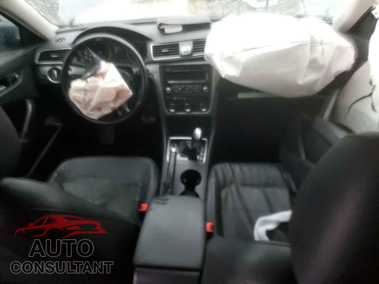 VOLKSWAGEN PASSAT 2015 - 1VWAT7A33FC080380