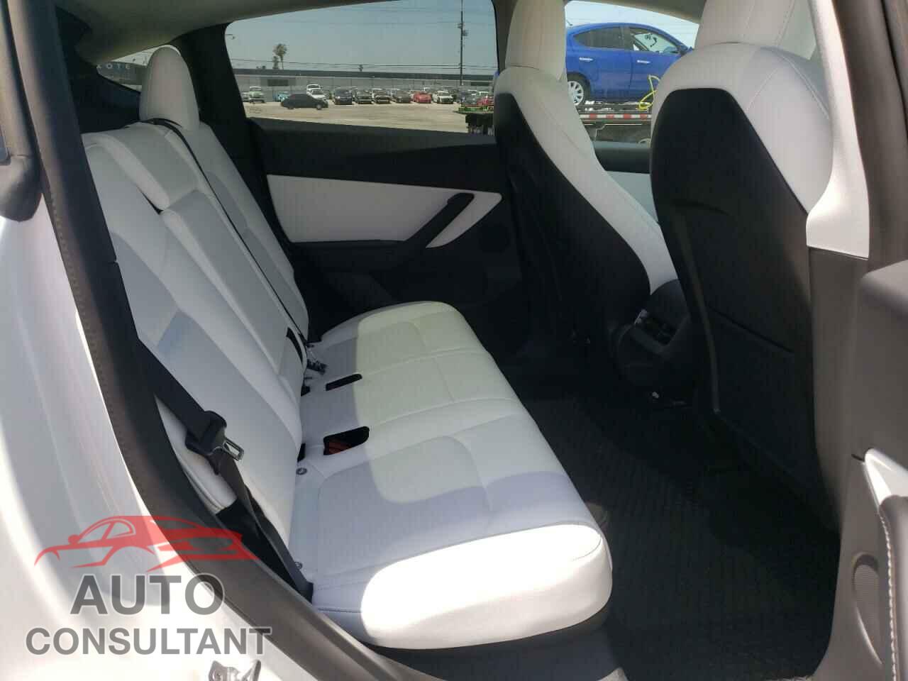 TESLA MODEL Y 2021 - 5YJYGDEE2MF195696