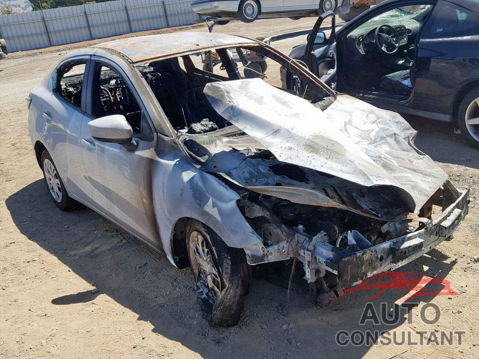 TOYOTA YARIS 2019 - 3MYDLBYV6KY521626