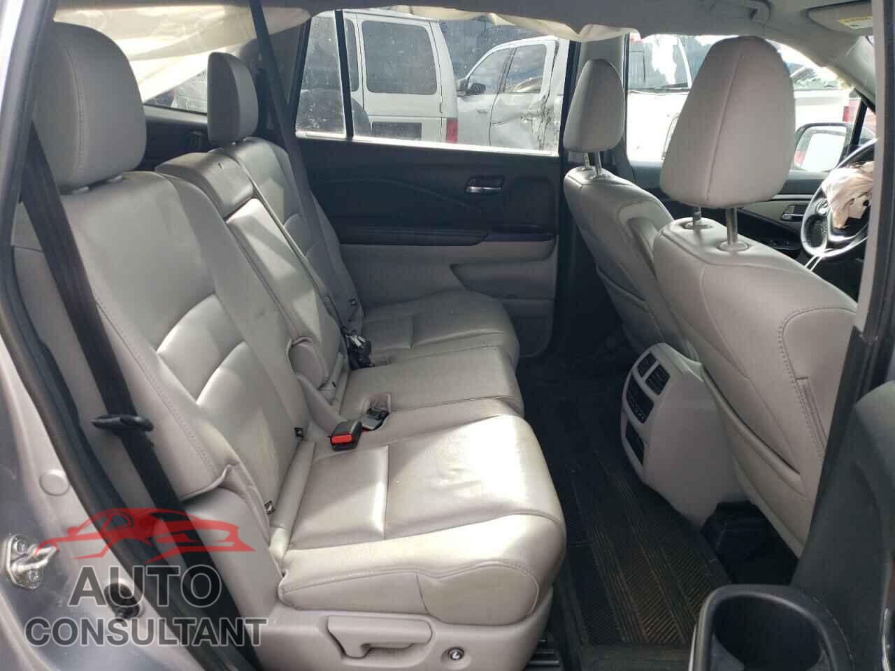 HONDA PILOT 2017 - 5FNYF6H62HB021300