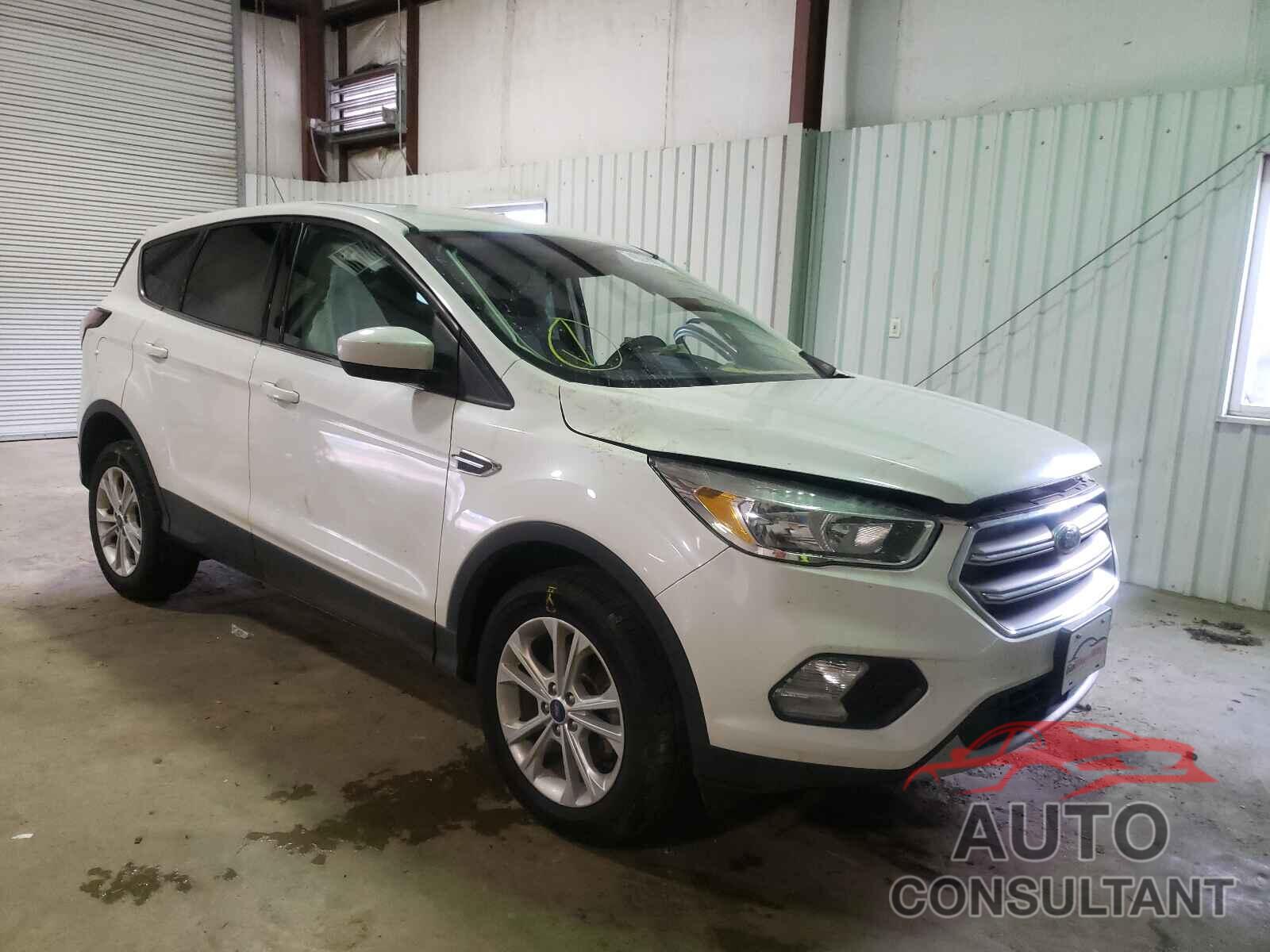 FORD ESCAPE 2017 - 1FMCU0GD8HUE39229