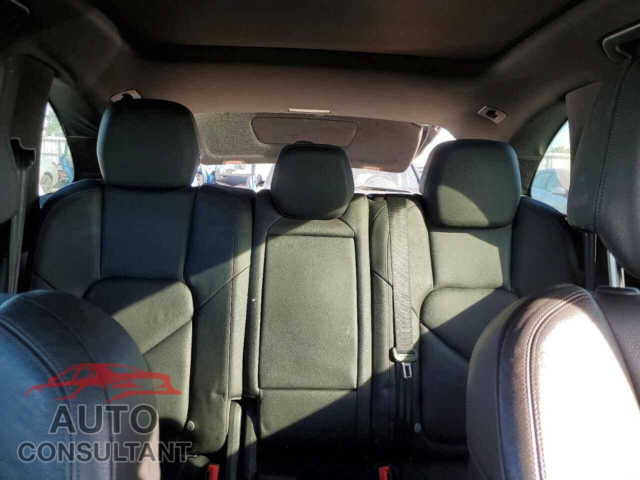 PORSCHE CAYENNE 2012 - WP1AB2A2XCLA40601