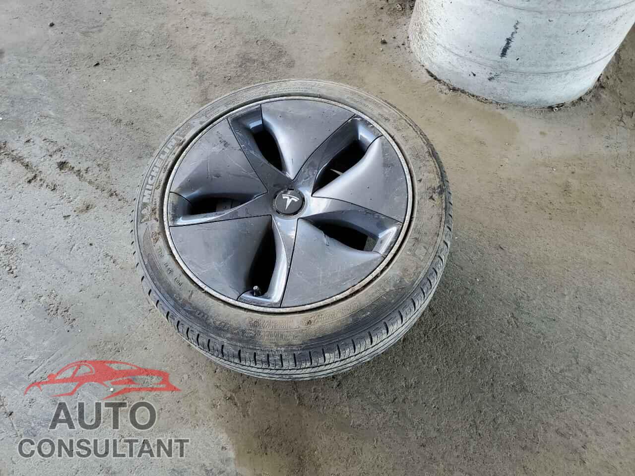 TESLA MODEL 3 2020 - 5YJ3E1EA2LF476343