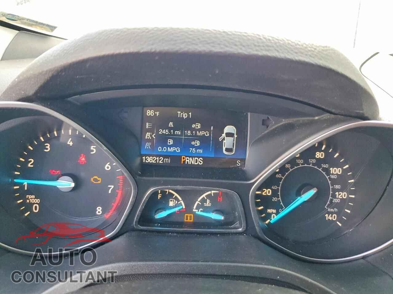 FORD ESCAPE 2017 - 1FMCU9GD3HUD30357