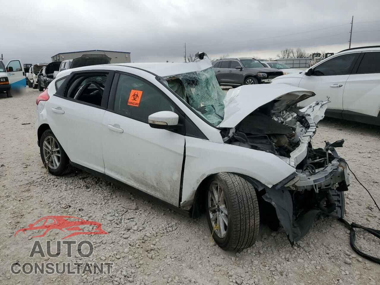 FORD FOCUS 2015 - 1FADP3K21FL270171