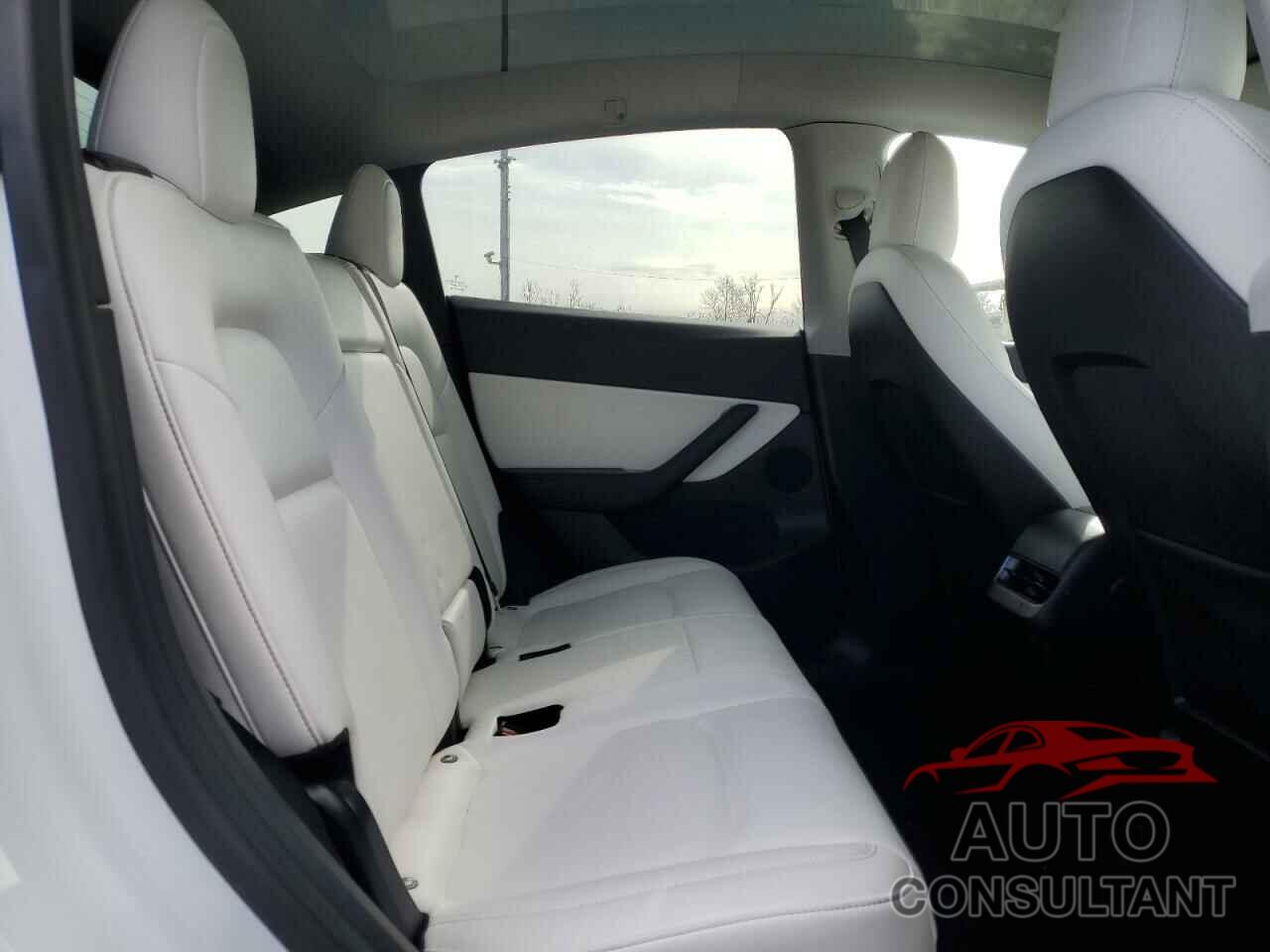 TESLA MODEL Y 2021 - 5YJYGDEEXMF063219