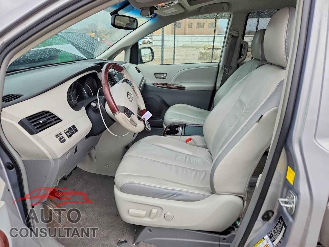 TOYOTA SIENNA 2011 - 5TDDK3DC4BS012668