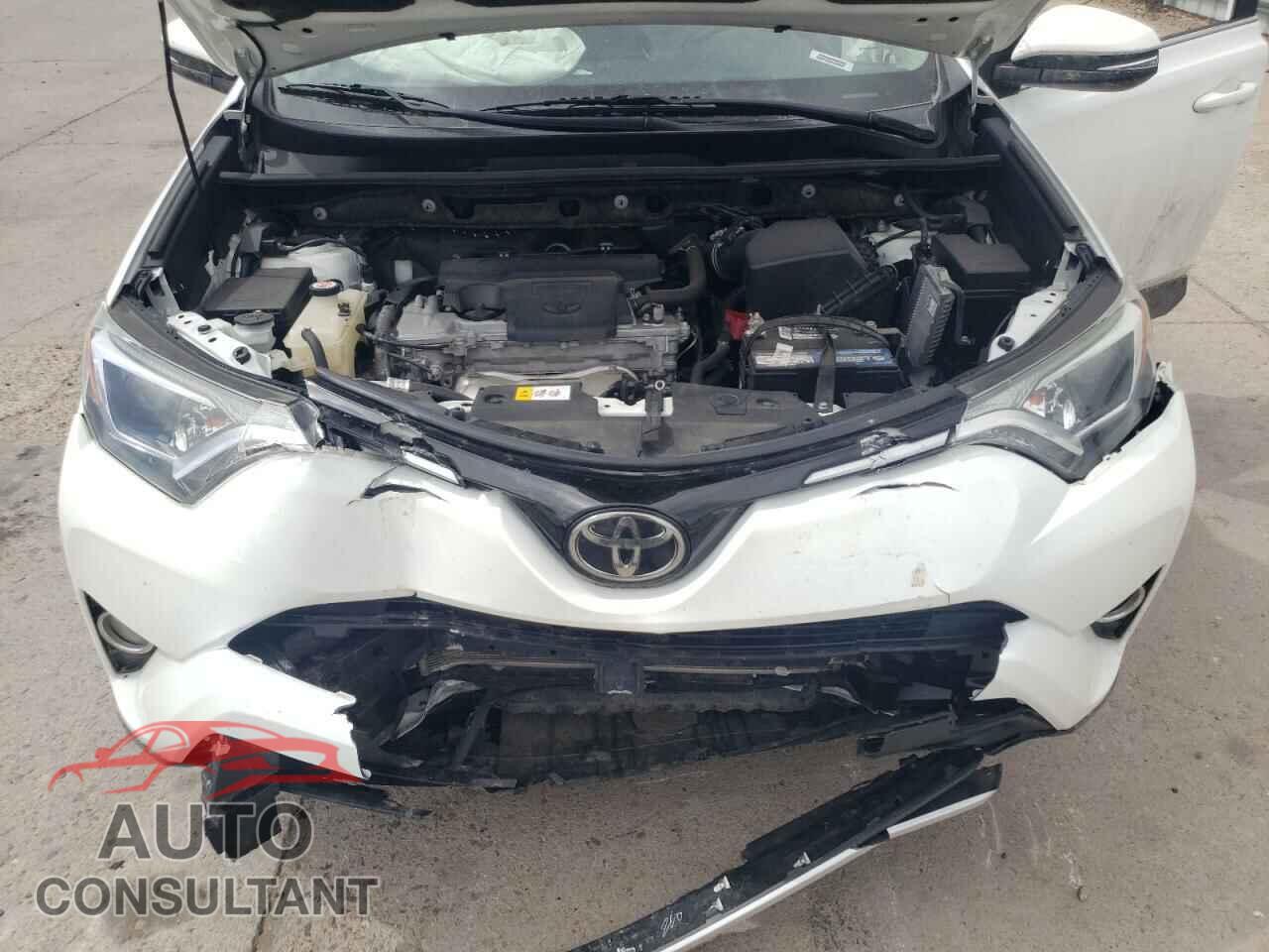 TOYOTA RAV4 2017 - JTMRFREV0HD208155