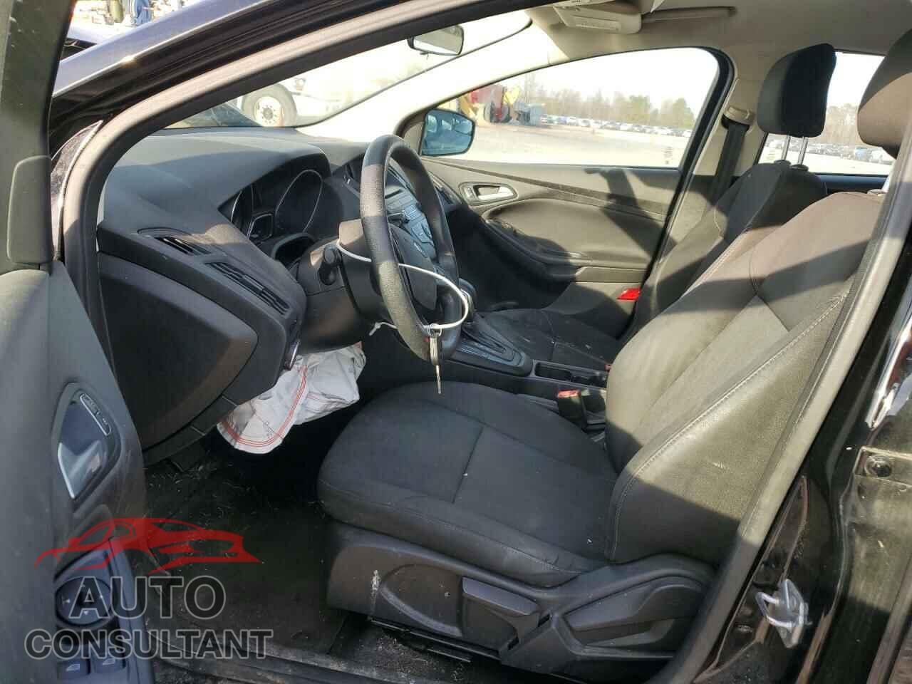FORD FOCUS 2017 - 1FADP3K26HL208123