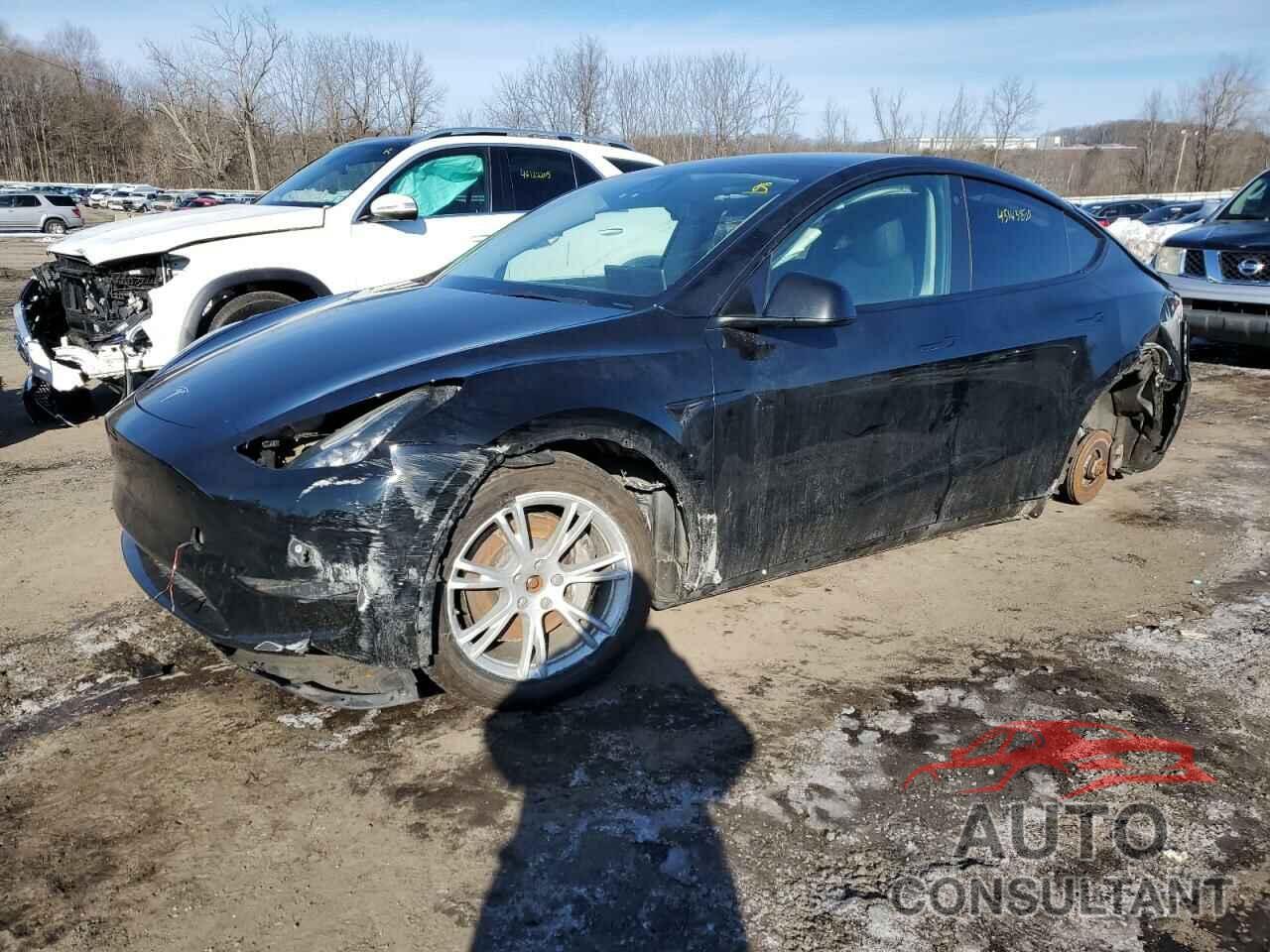 TESLA MODEL Y 2021 - 5YJYGDEE4MF140442