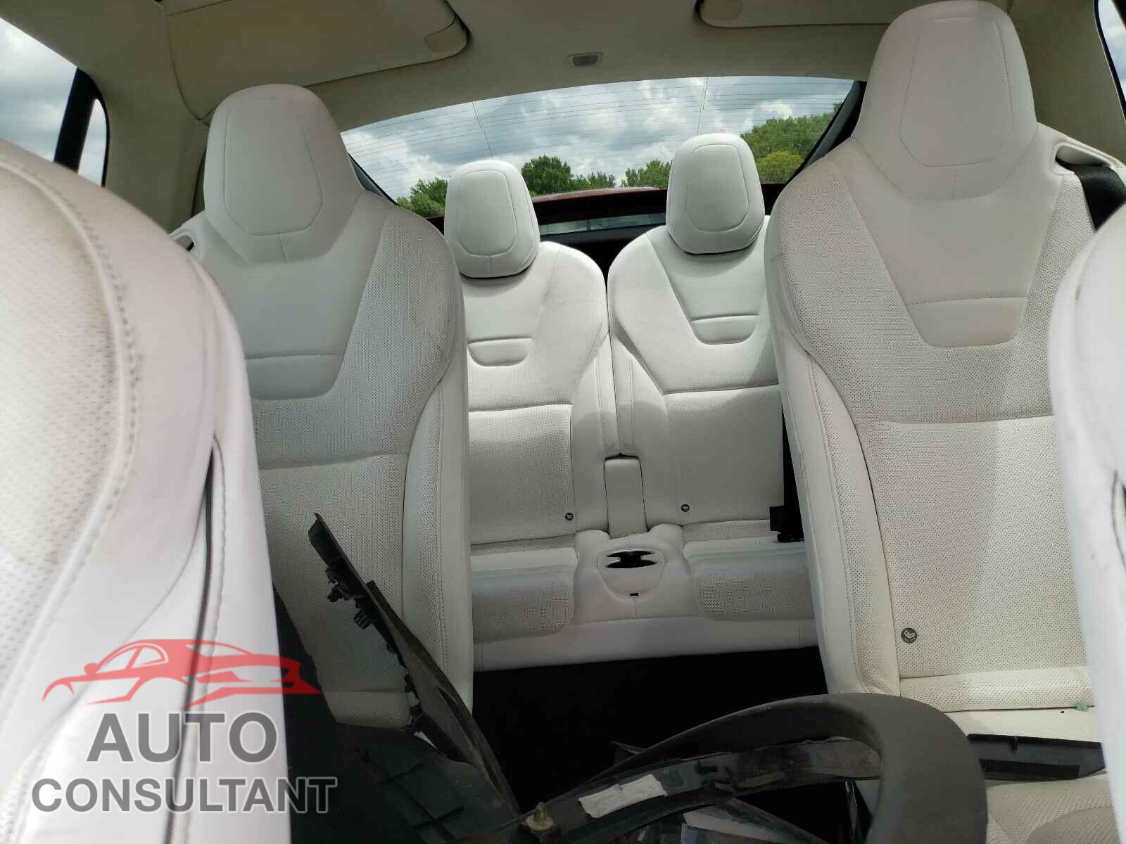 TESLA MODEL X 2016 - 5YJXCBE49GFS00884