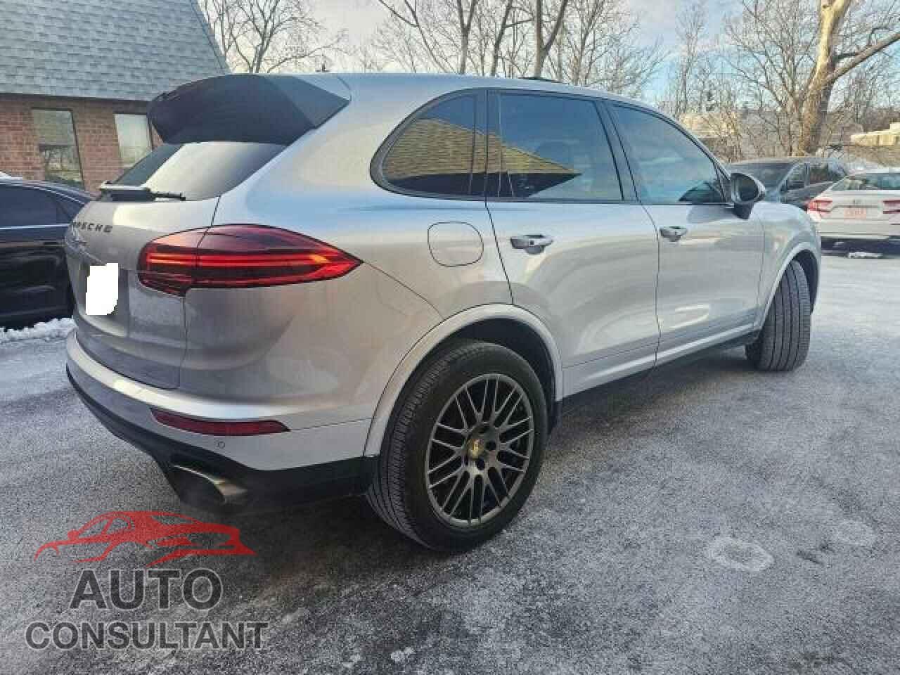 PORSCHE CAYENNE 2017 - WP1AA2A23HKA84570
