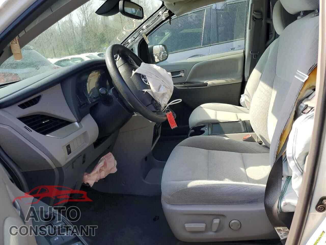 TOYOTA SIENNA 2018 - 5TDKZ3DC4JS913380