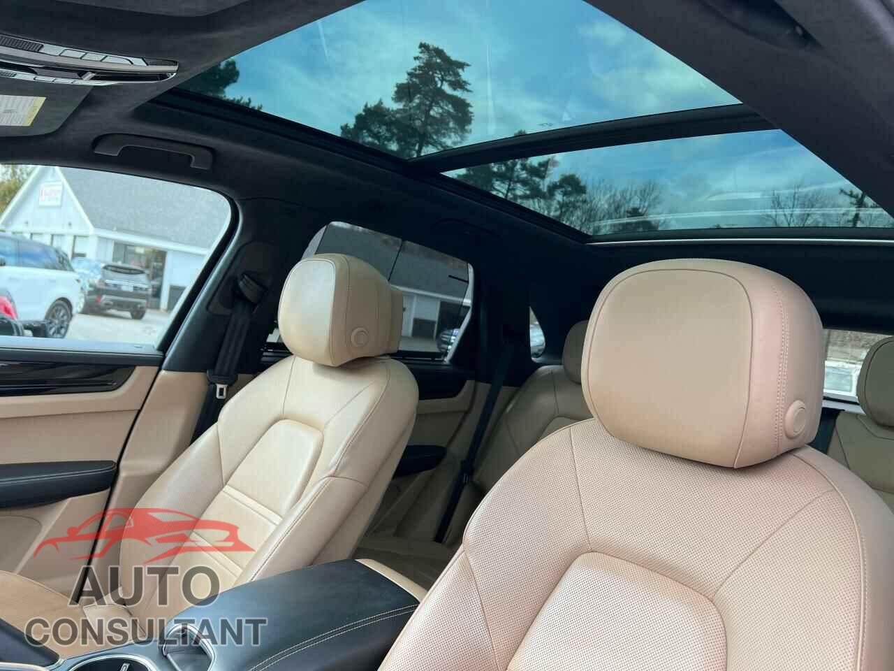 PORSCHE CAYENNE 2019 - WP1AF2AY5KDA80277