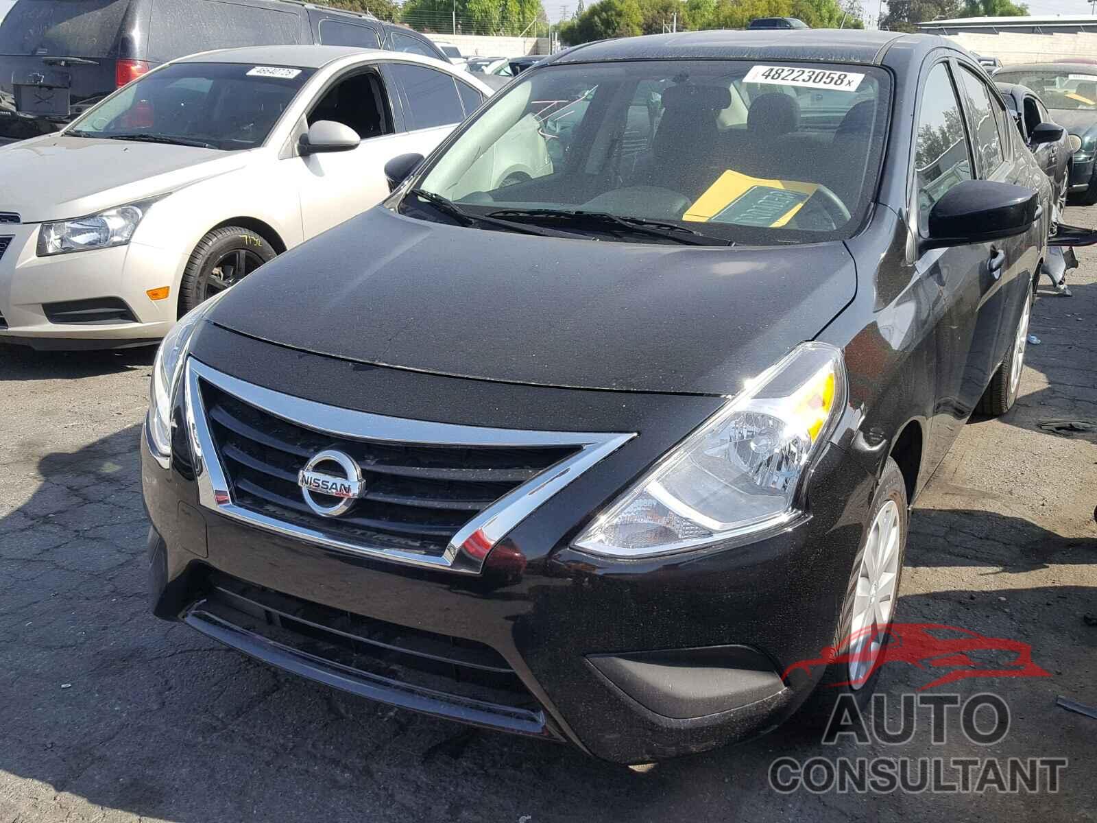 NISSAN VERSA 2018 - 3N1CN7APXJL884068