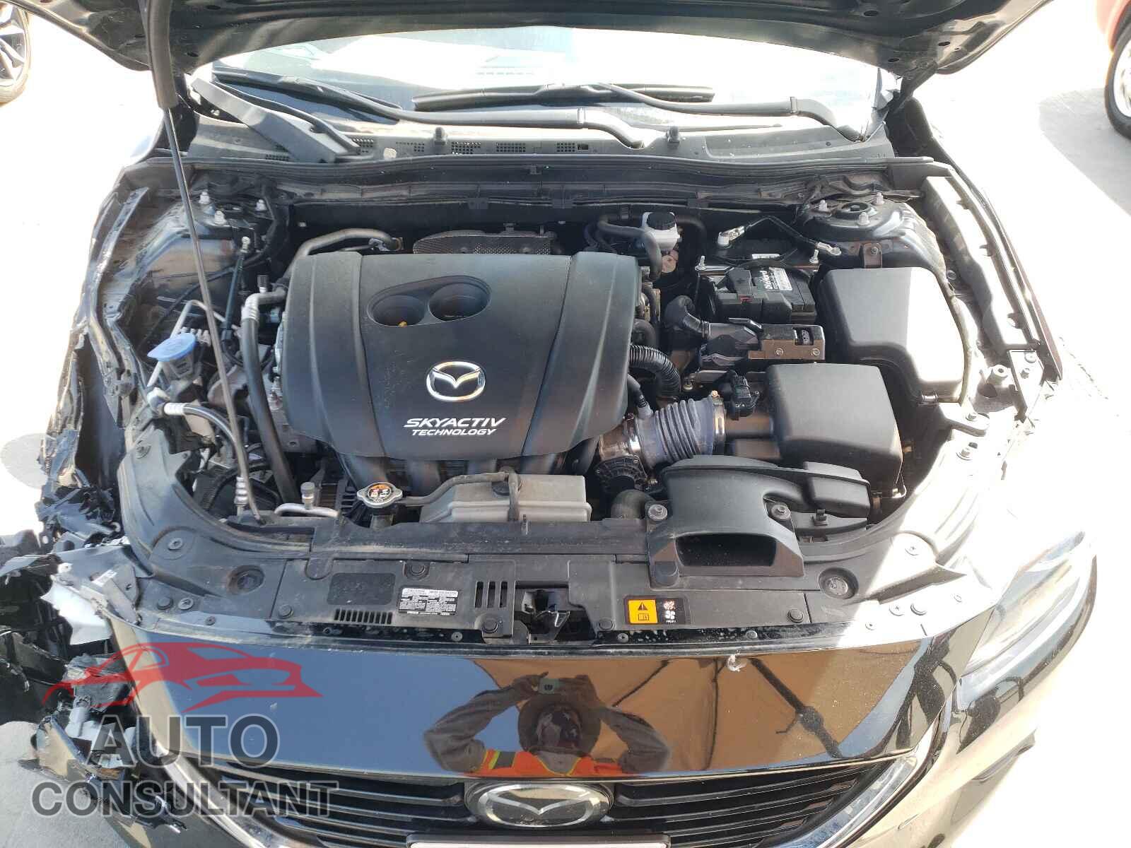 MAZDA 3 2018 - 3MZBN1W38JM203103