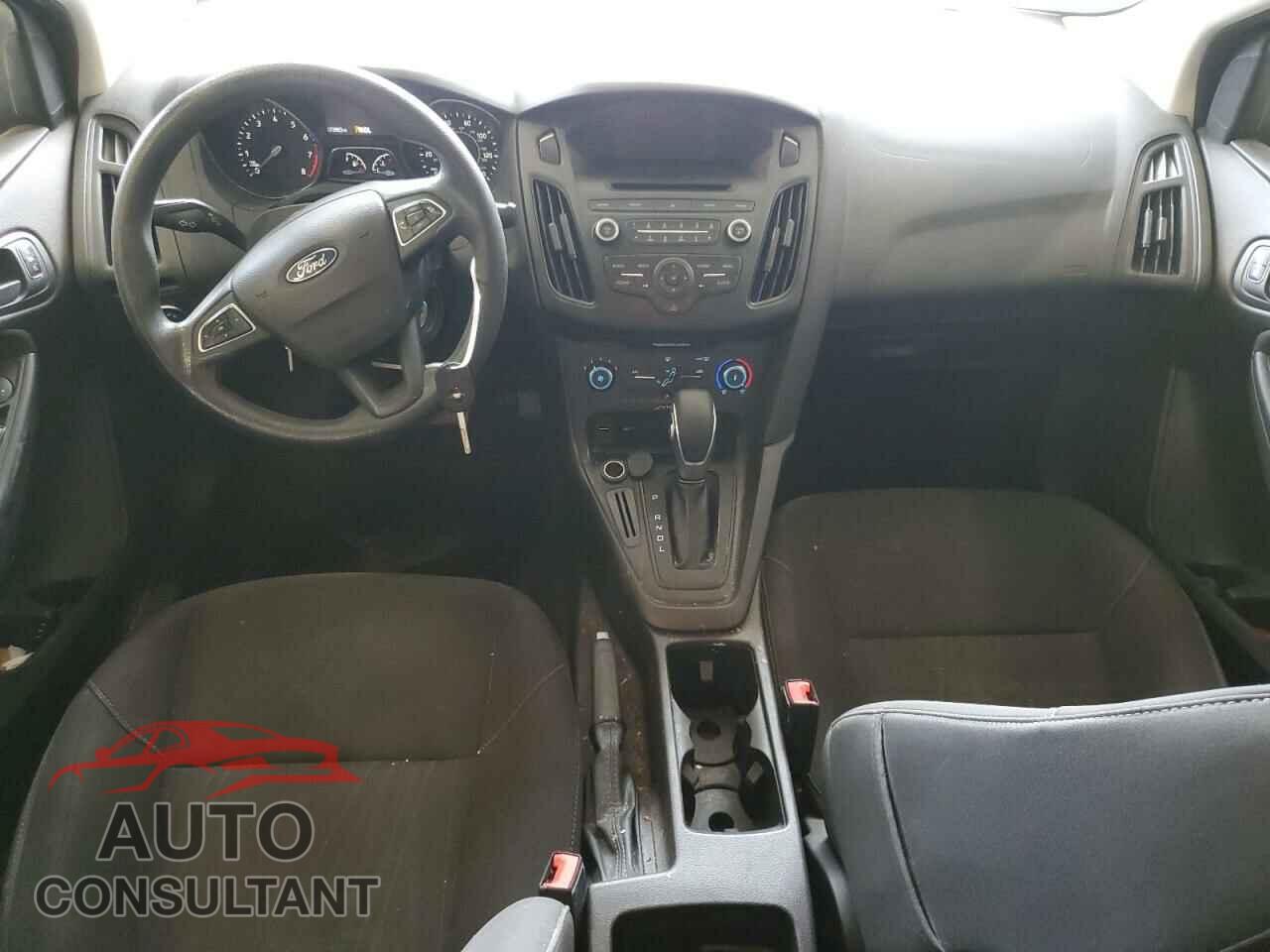 FORD FOCUS 2017 - 1FADP3E22HL299581