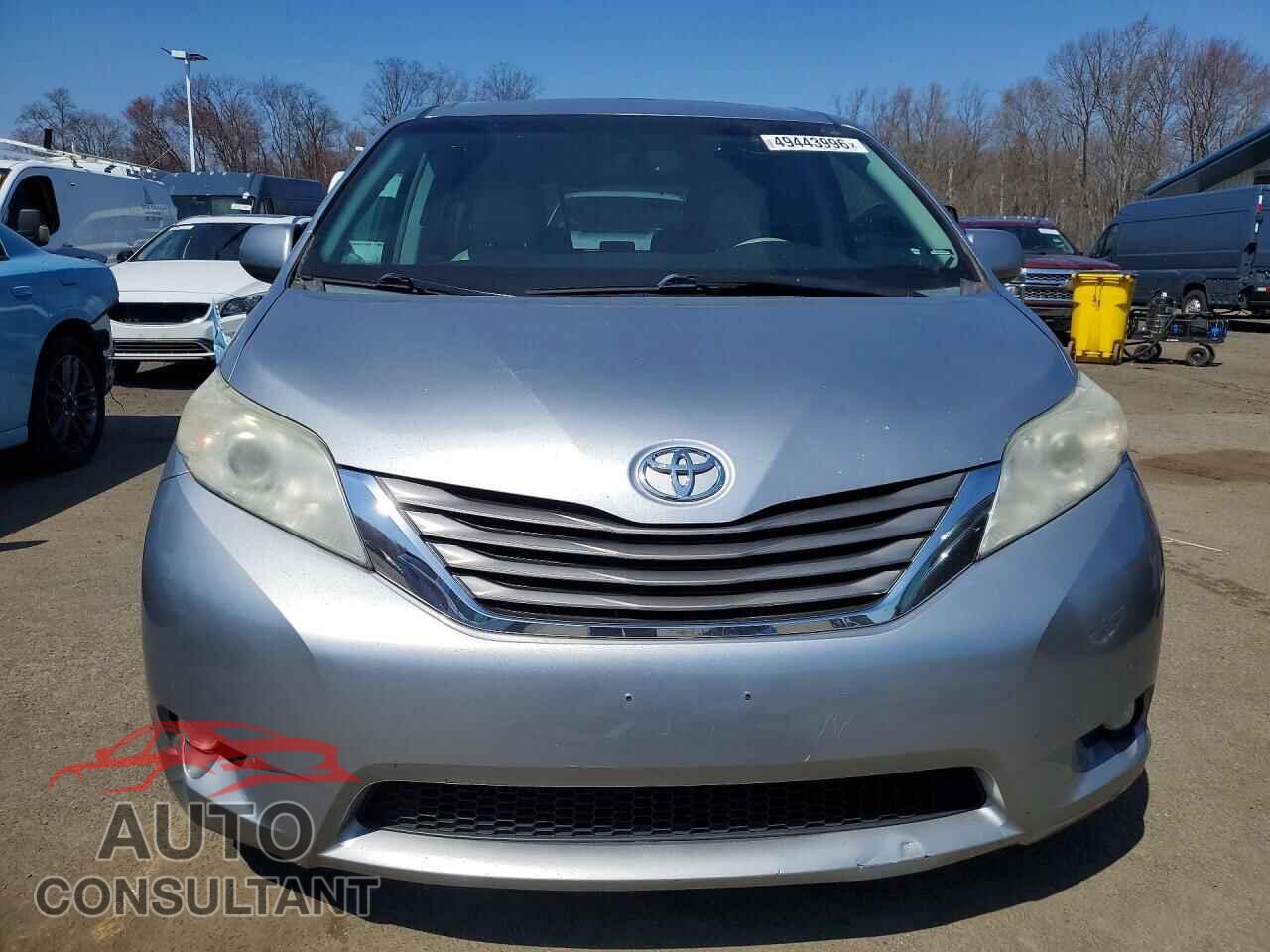 TOYOTA SIENNA 2013 - 5TDDK3DC8DS062041