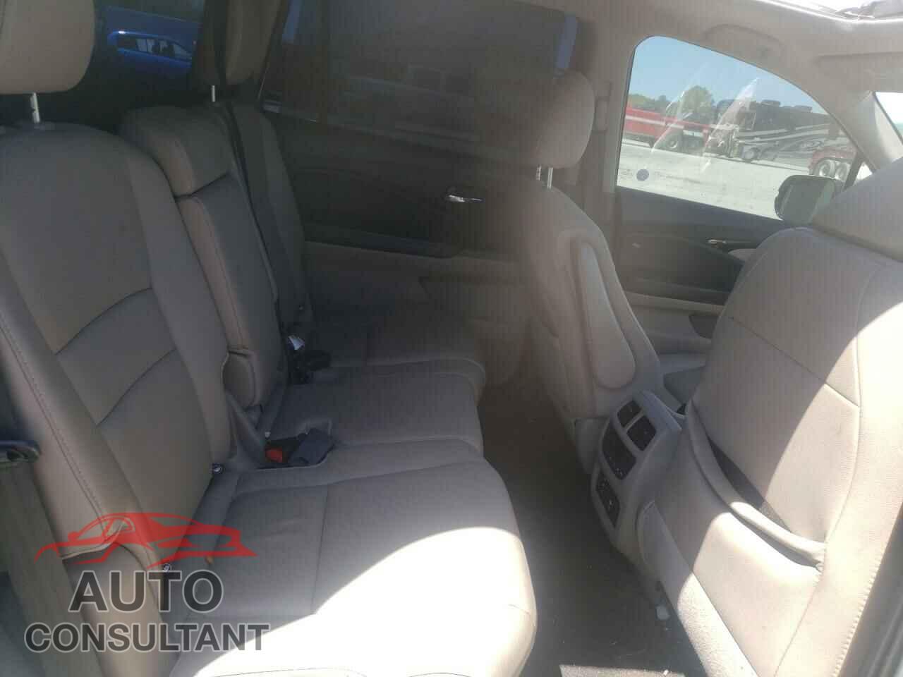HONDA PILOT 2016 - 5FNYF5H95GB031855