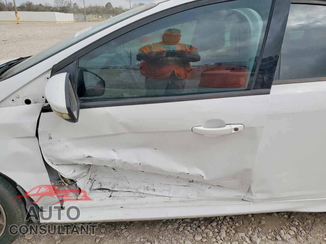 FORD FOCUS 2015 - 1FADP3F22FL313555