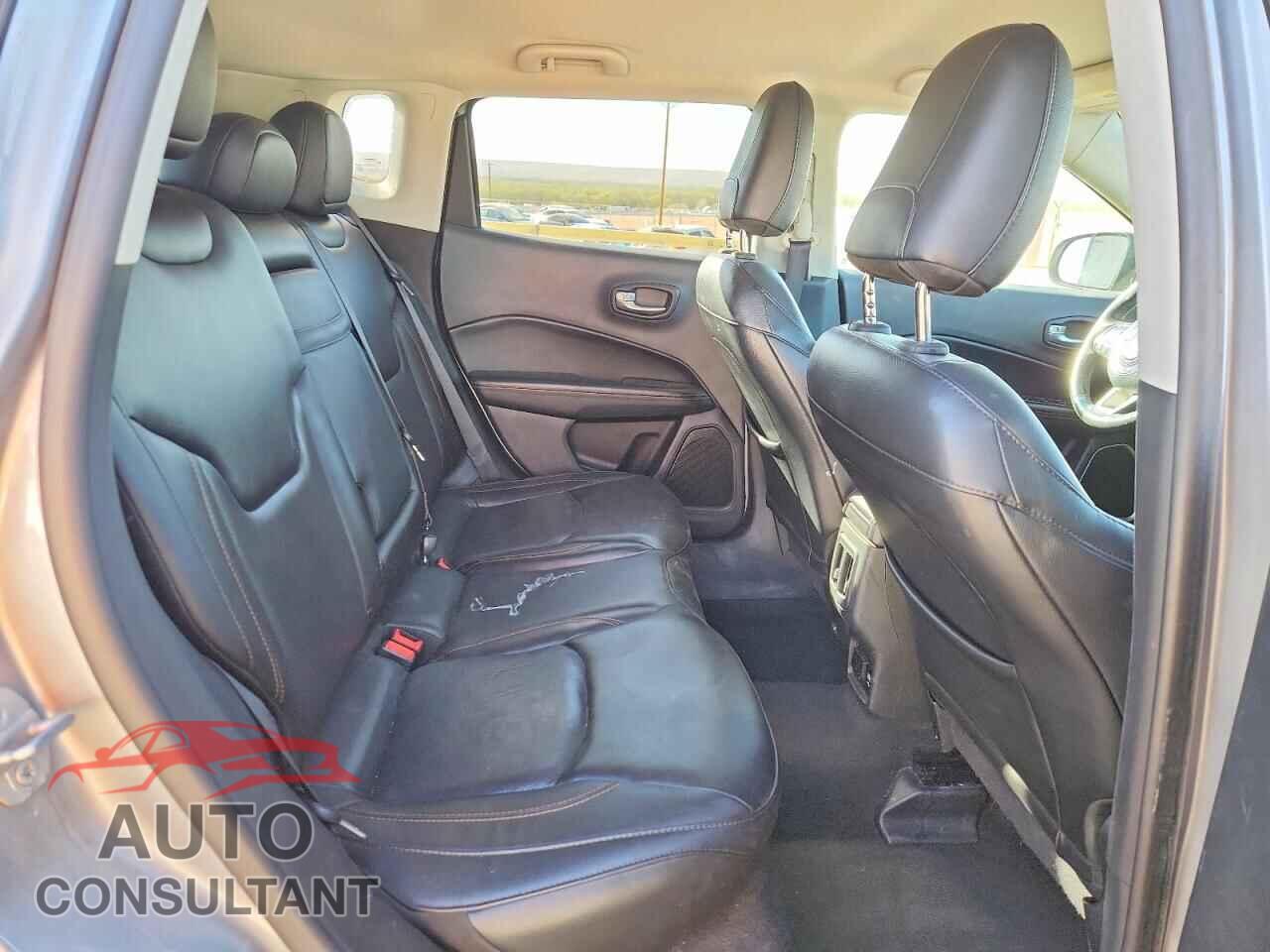 JEEP COMPASS 2018 - 3C4NJDCB7JT135505