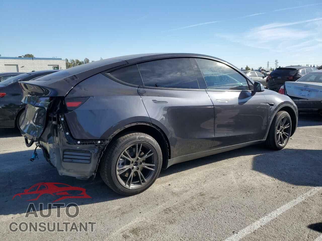 TESLA MODEL Y 2025 - 7SAYGDEE5SF242588