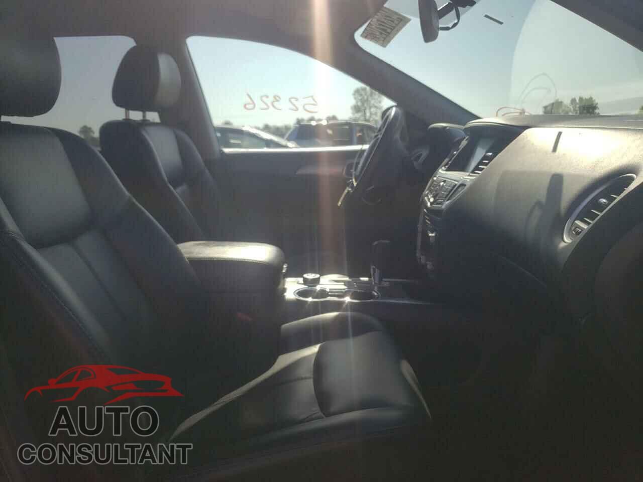 NISSAN PATHFINDER 2018 - 5N1DR2MM7JC673024