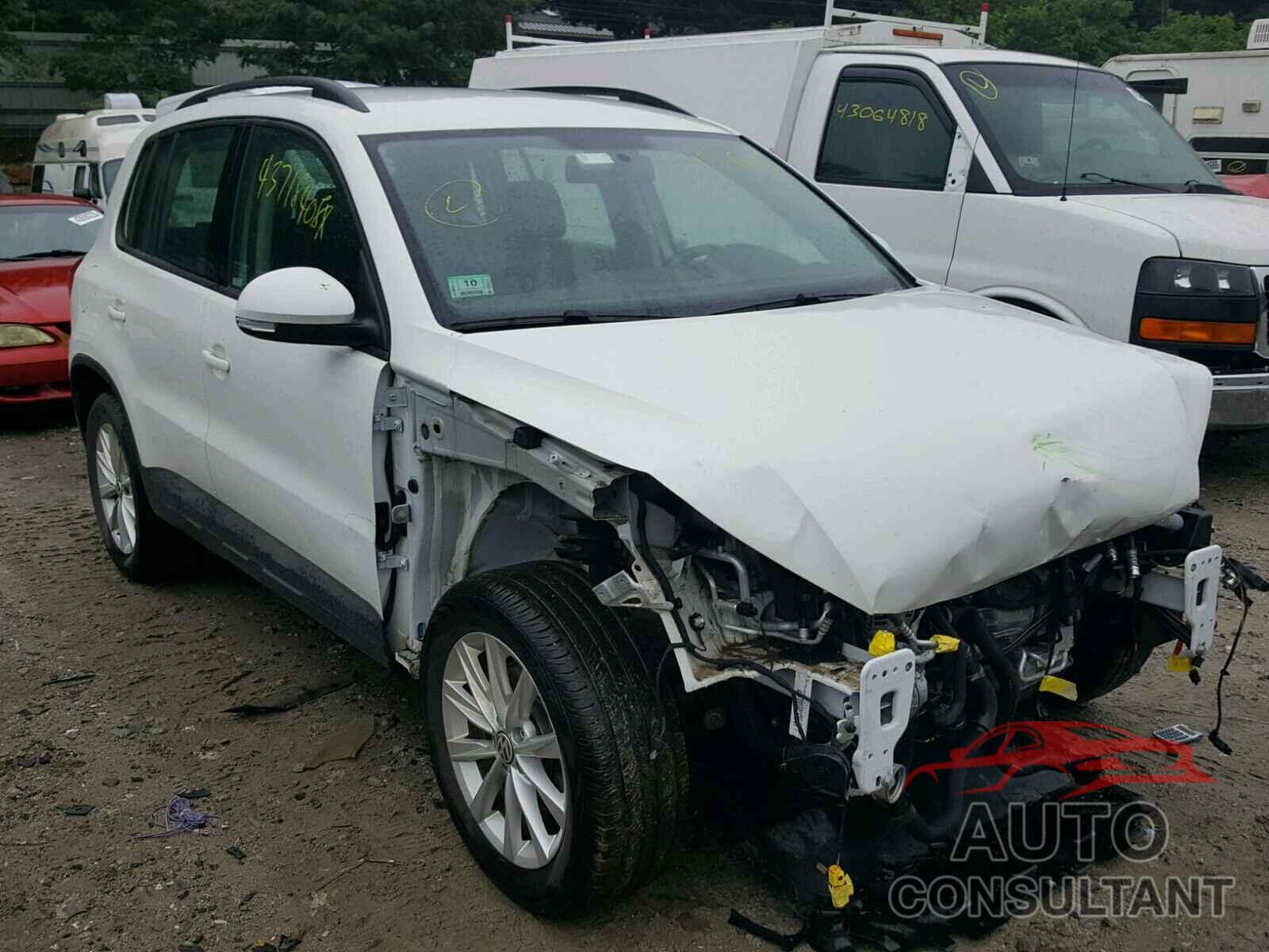 VOLKSWAGEN TIGUAN S 2017 - WVGBV7AX0HK044011