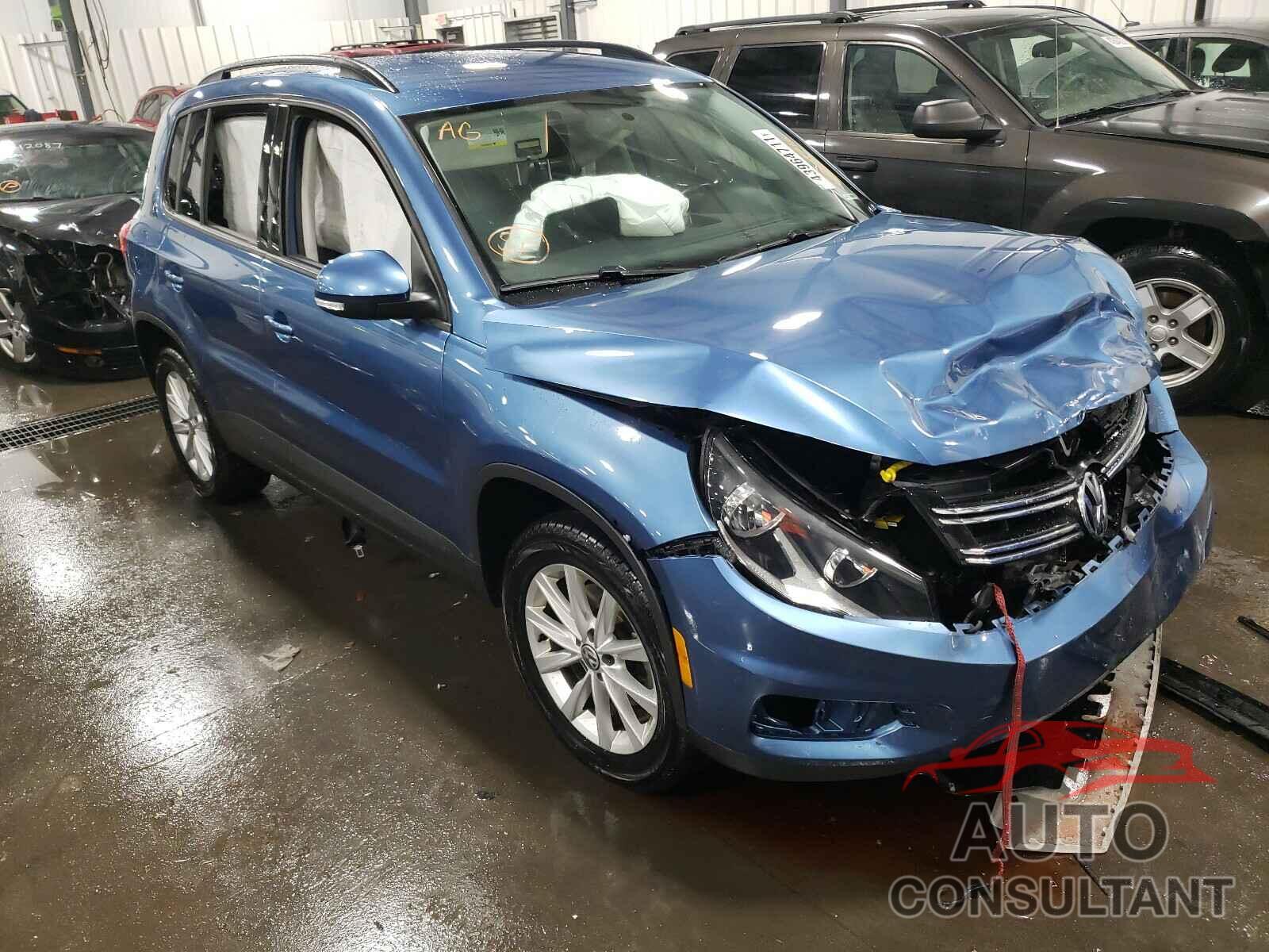 VOLKSWAGEN TIGUAN 2017 - WVGBV7AX7HK054311