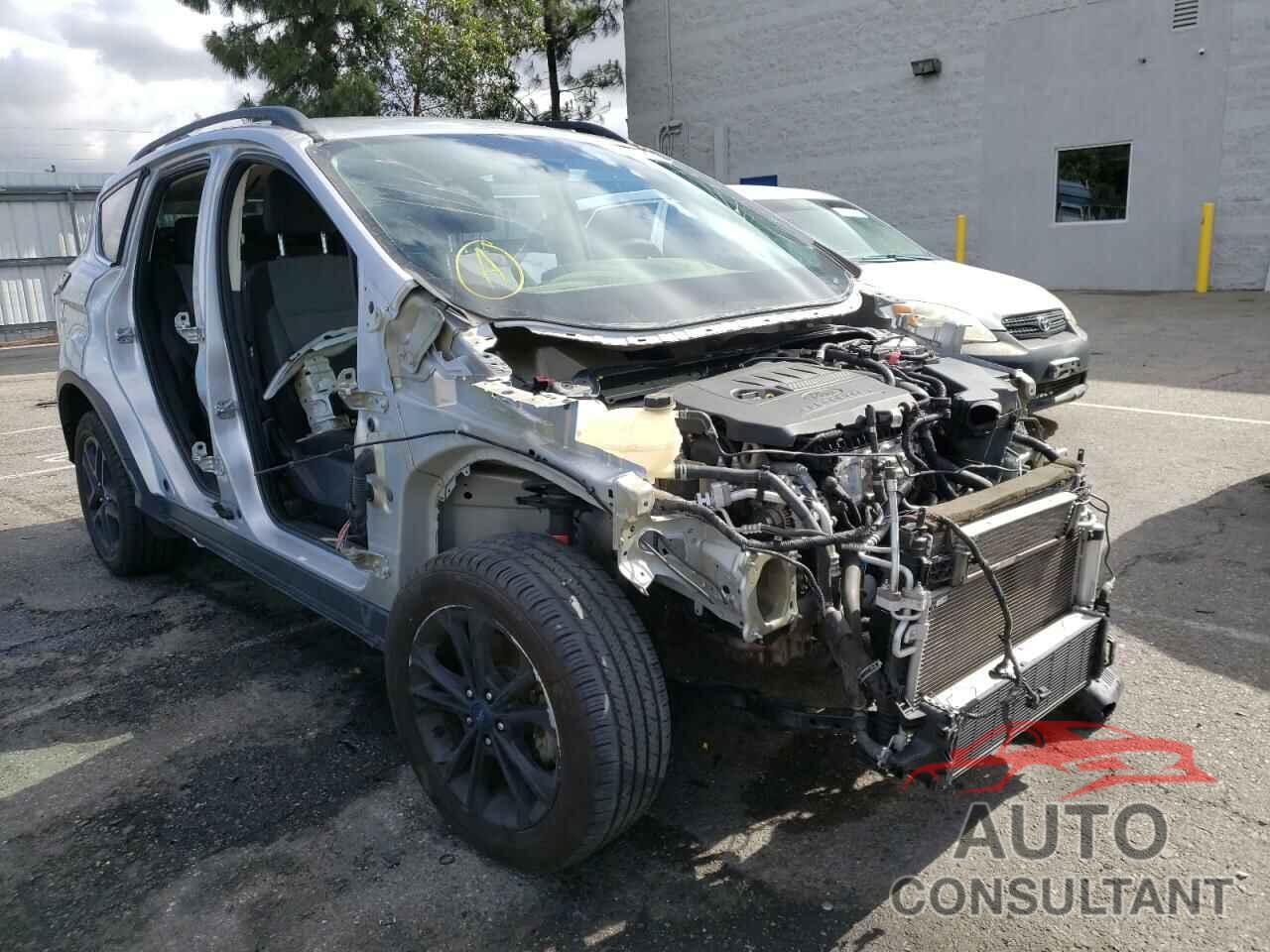 FORD ESCAPE 2017 - 1FMCU0GD5HUC96031