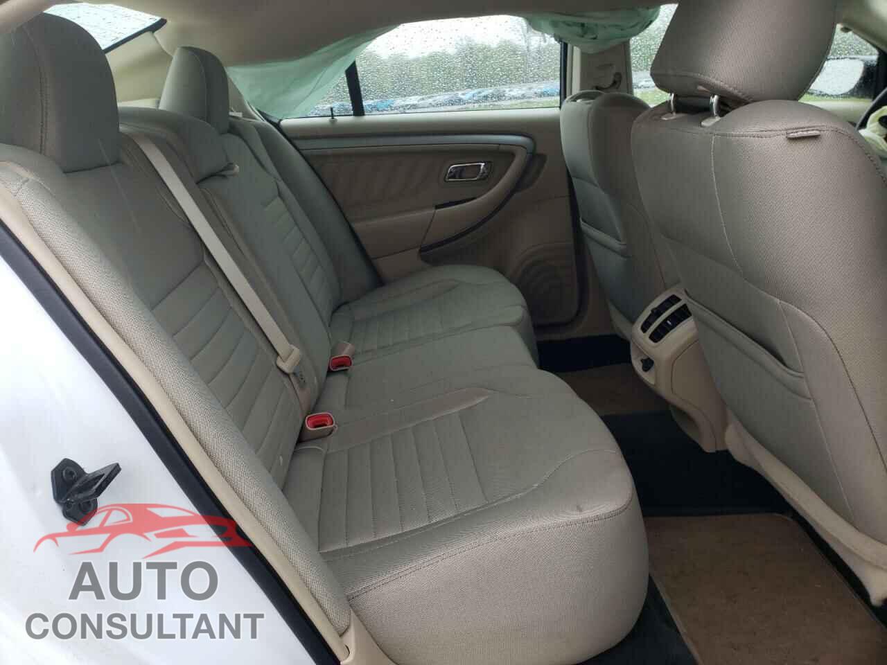 FORD TAURUS 2018 - 1FAHP2D84JG136396