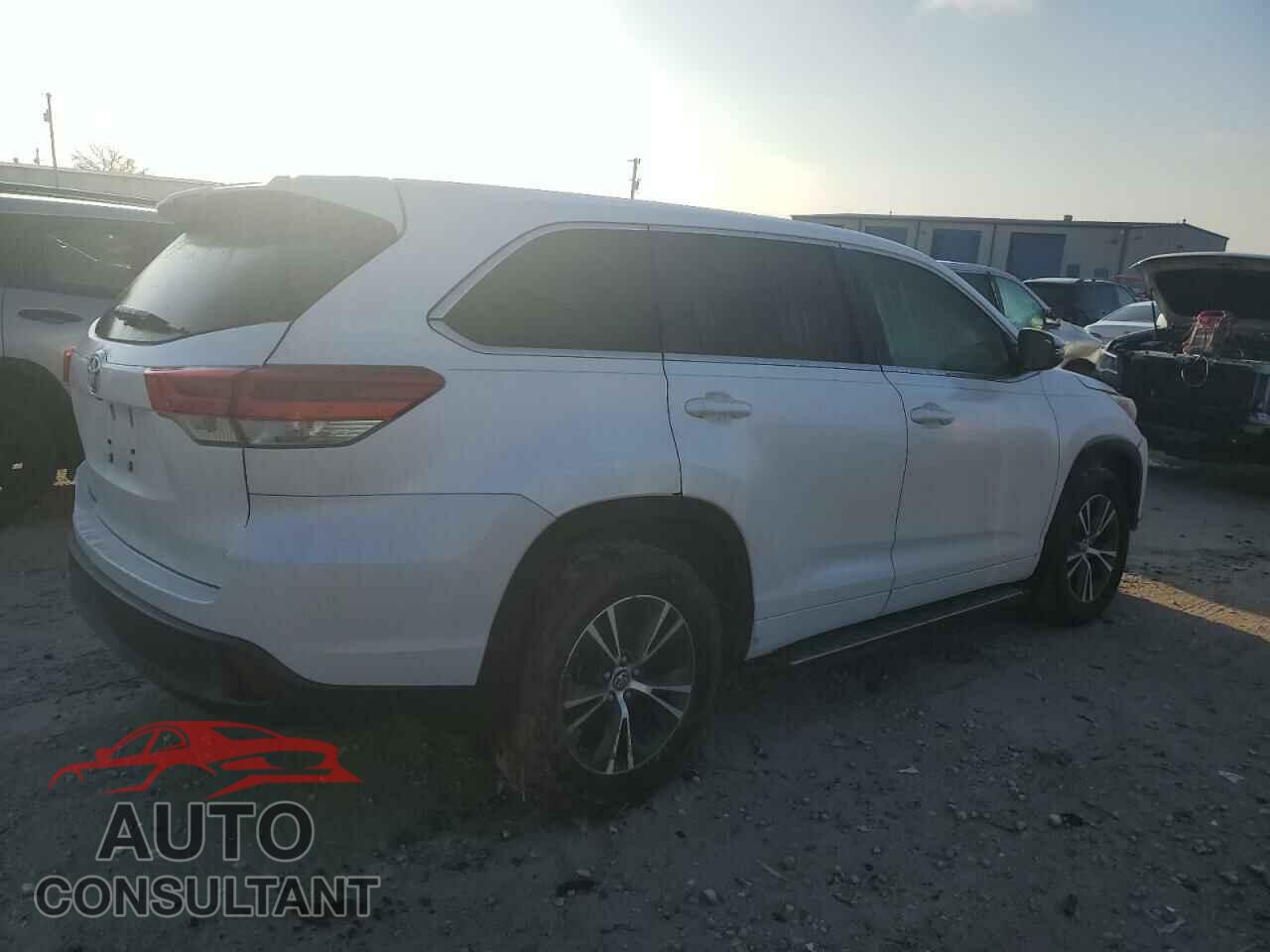 TOYOTA HIGHLANDER 2018 - 5TDZZRFH9JS259924