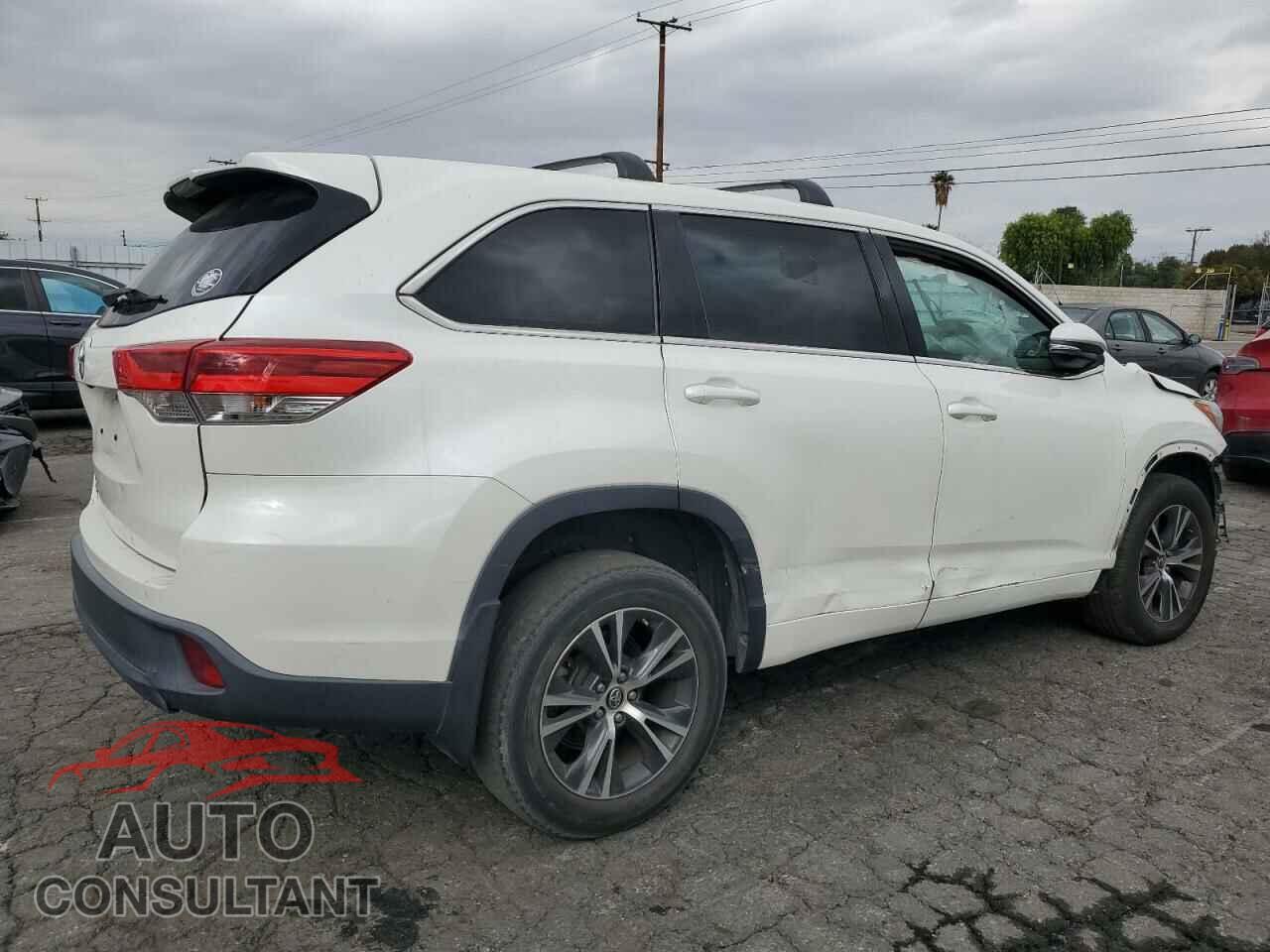 TOYOTA HIGHLANDER 2018 - 5TDZZRFH0JS268088