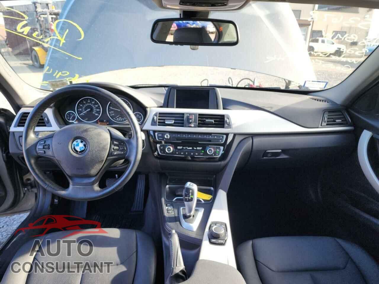BMW 3 SERIES 2018 - WBA8A3C54JA505122