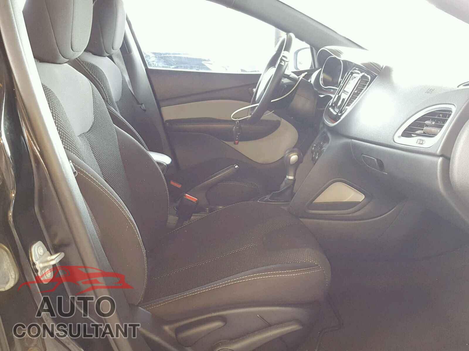 DODGE DART 2015 - 1C3CDFBB4FD213171