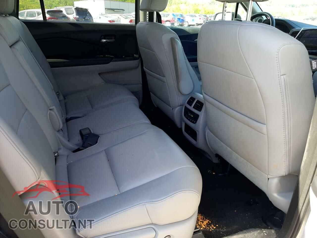 HONDA PILOT 2017 - 5FNYF6H5XHB087200