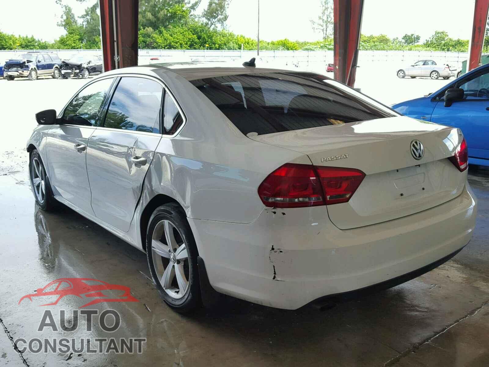 VOLKSWAGEN PASSAT 2015 - 1VWAT7A30FC082183