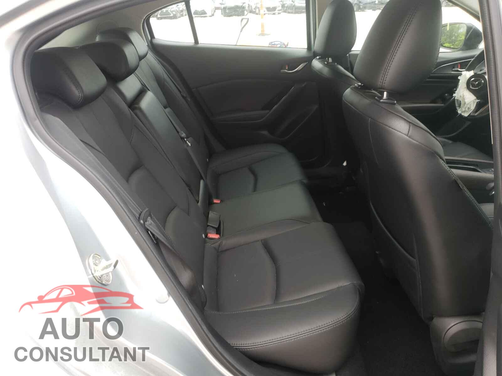 MAZDA 3 2018 - 3MZBN1M37JM237391
