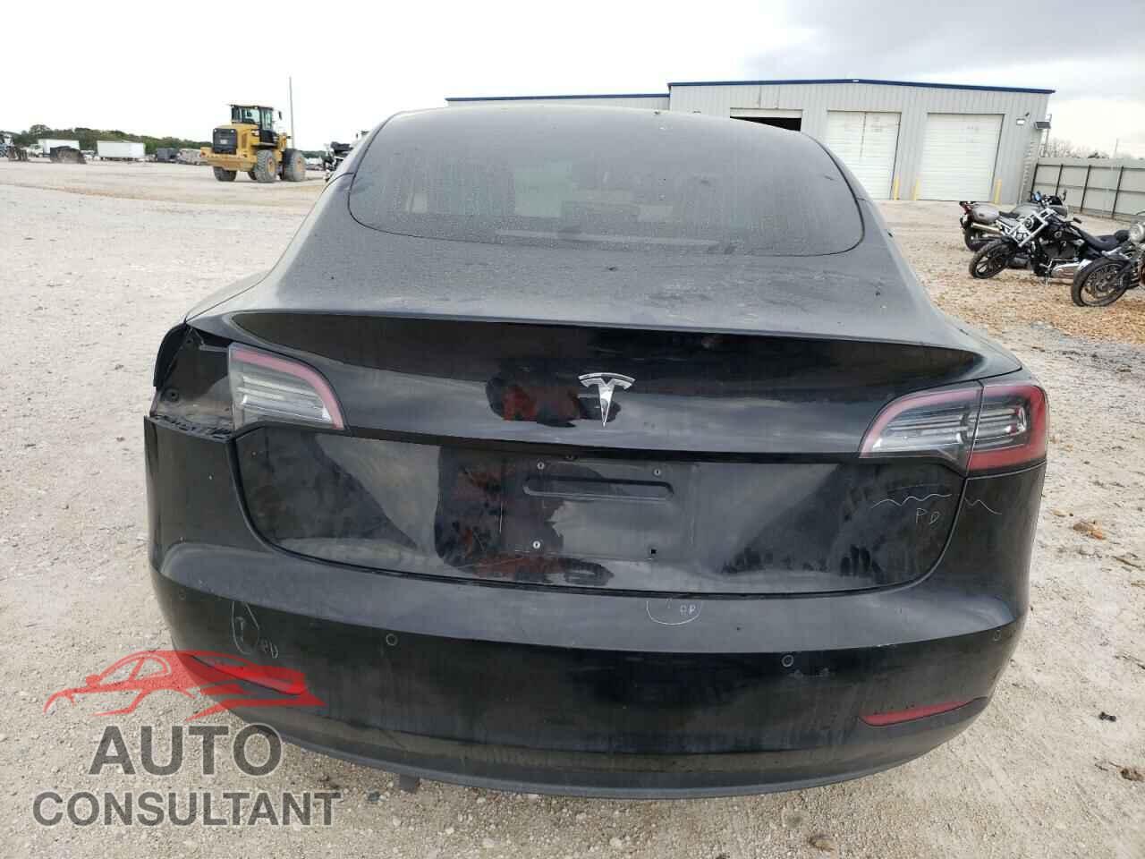 TESLA MODEL 3 2018 - 5YJ3E1EAXJF177941