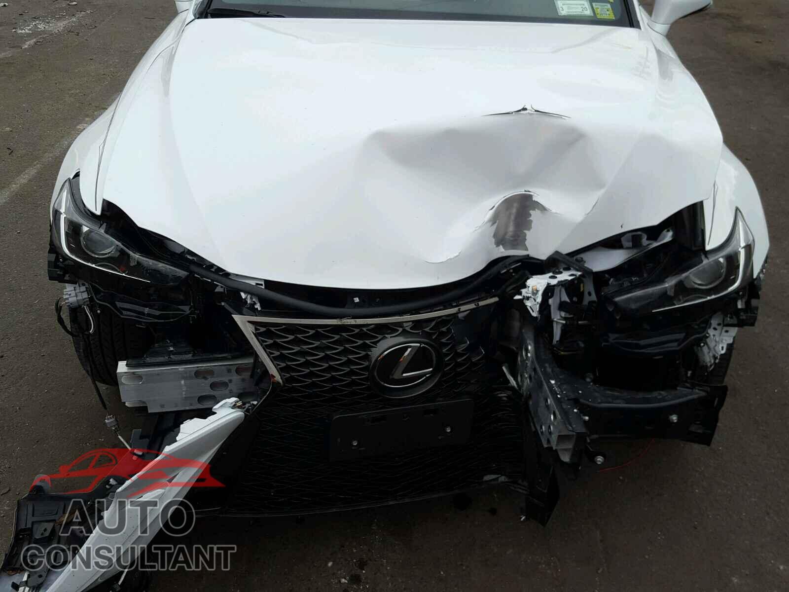 LEXUS IS 2018 - JTHC81D24J5027177