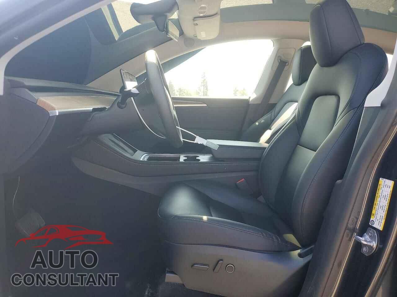 TESLA MODEL Y 2024 - 7SAYGDEE2RA241535