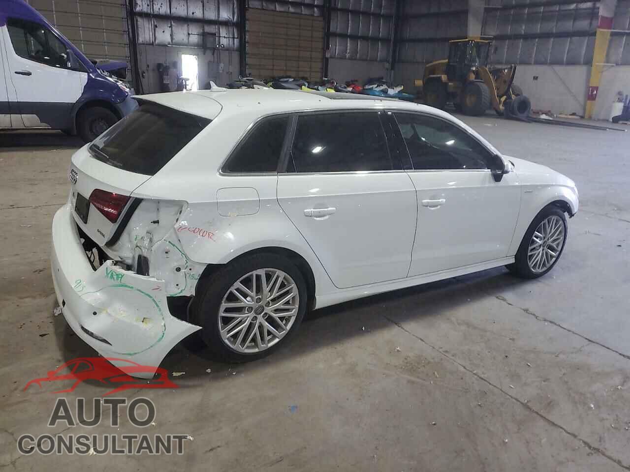 AUDI A3 2018 - WAUTPBFF0JA060935