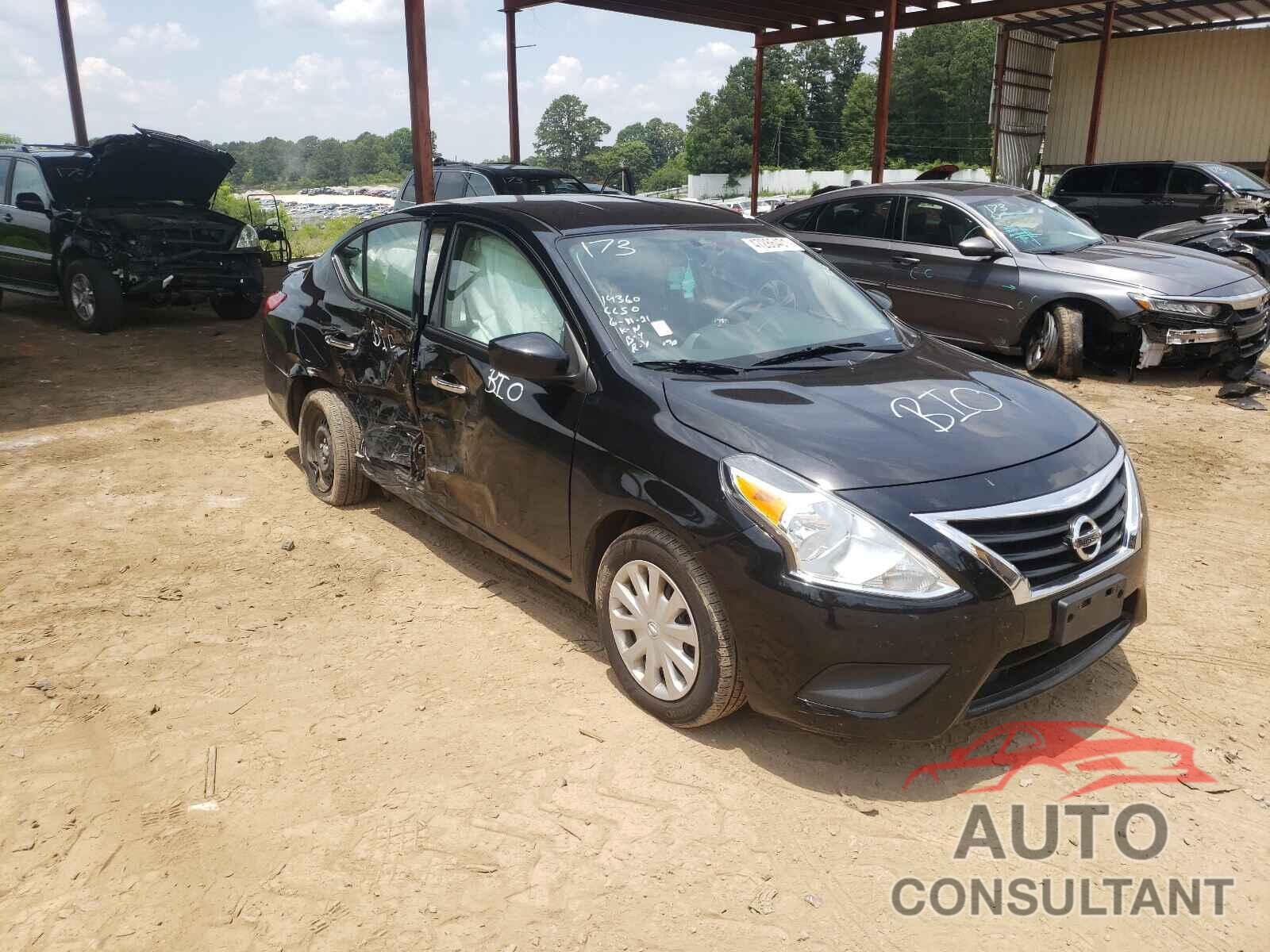 NISSAN VERSA 2018 - 3N1CN7APXJL823626