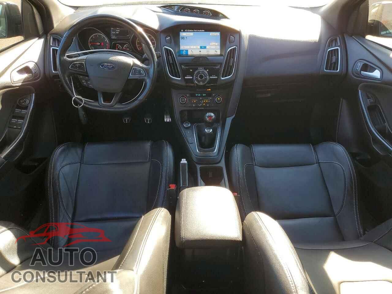 FORD FOCUS 2017 - 1FADP3L92HL263731