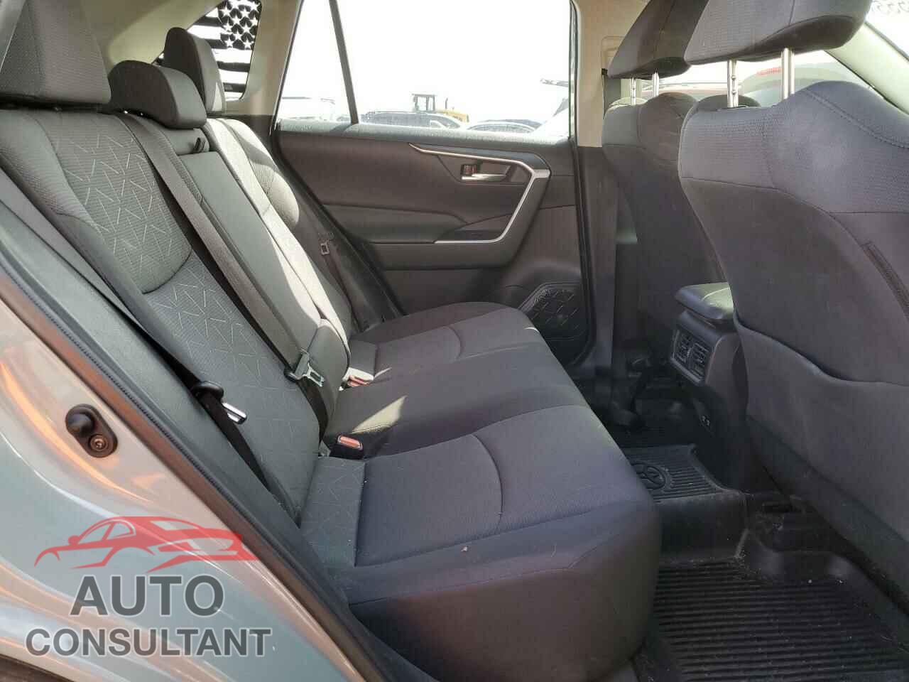 TOYOTA RAV4 2021 - JTMP1RFV2MD077101