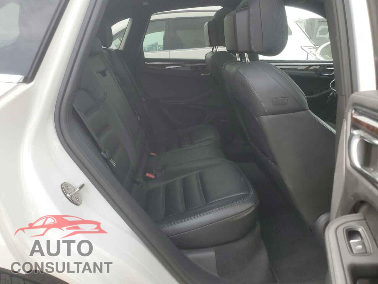 PORSCHE MACAN 2015 - WP1AB2A57FLB56305